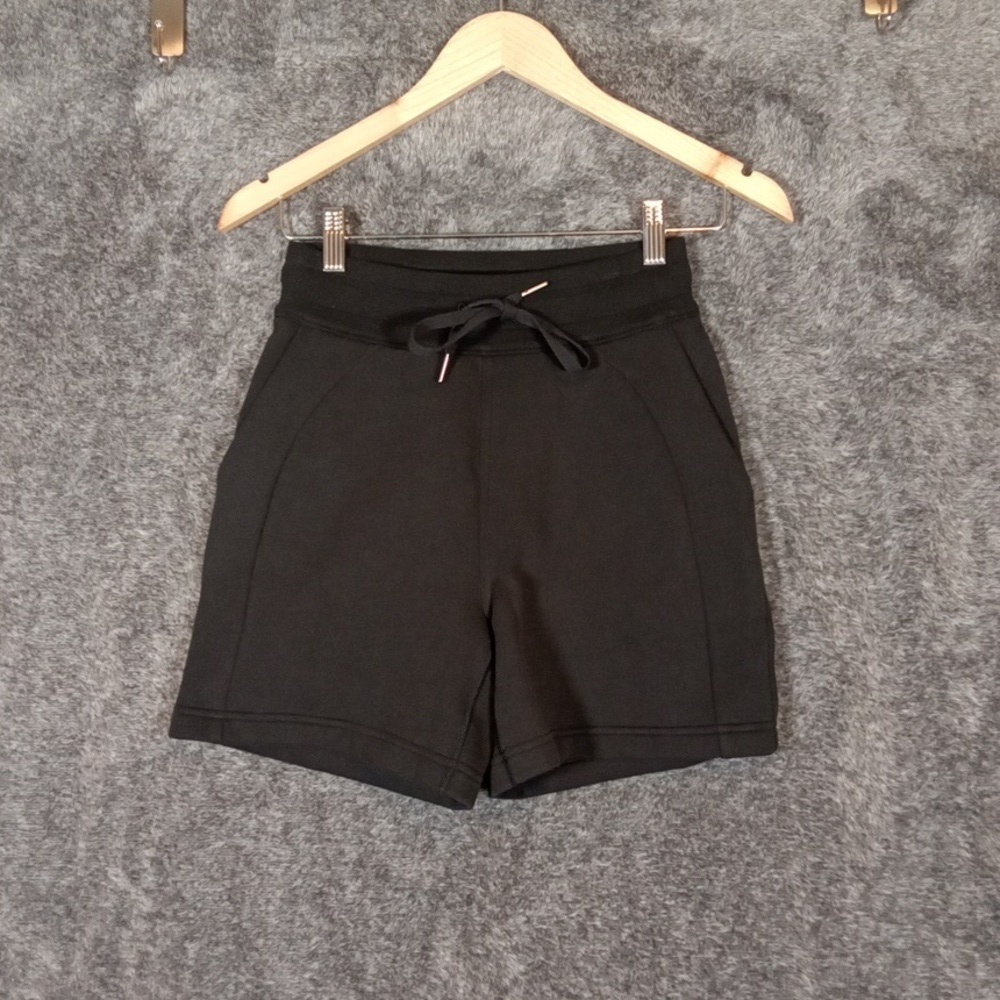 Lululemon Athletica Scuba High Rise Womens Short Relaxed Fit Size 2 - Picture 2 of 9